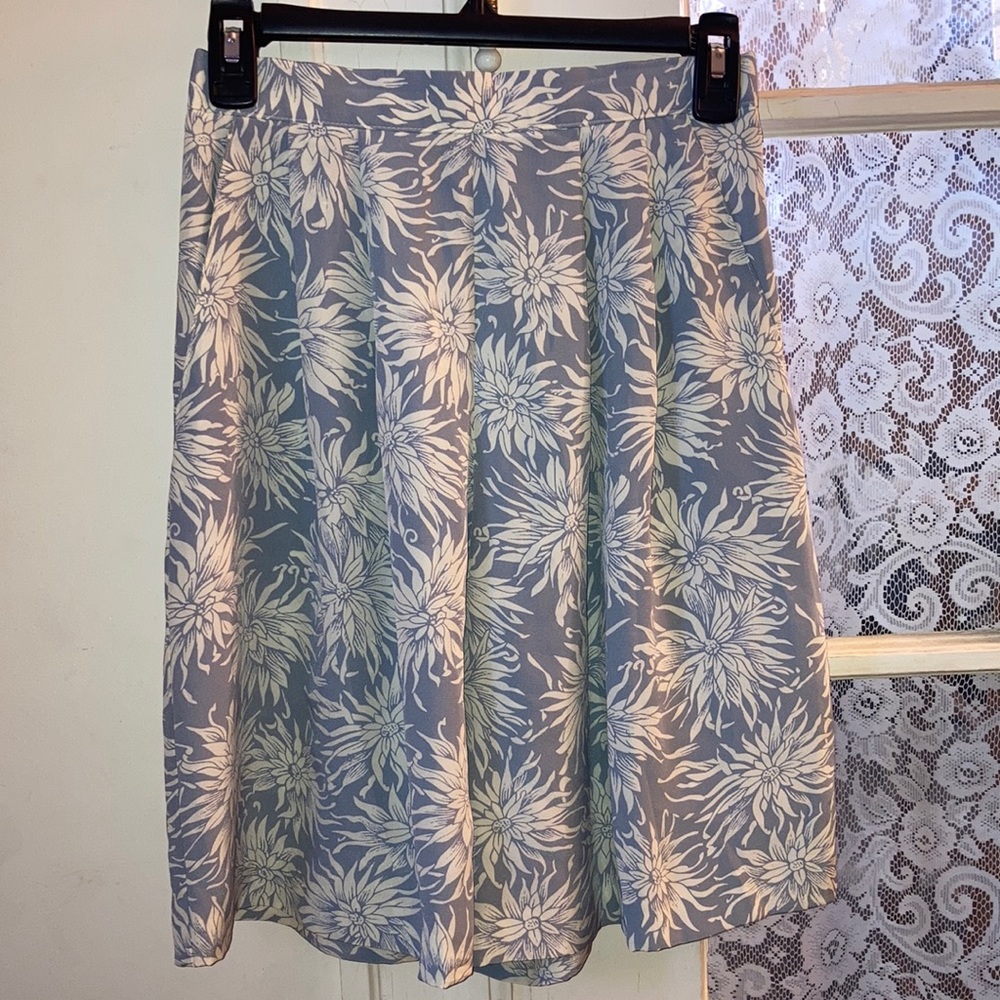 Vintage that’s me! High-Waisted Blue & White Floral Shorts